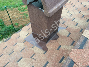 yubka_i_kolpak_dlya_dymokhoda_barbekyu_v_besedke.jpg